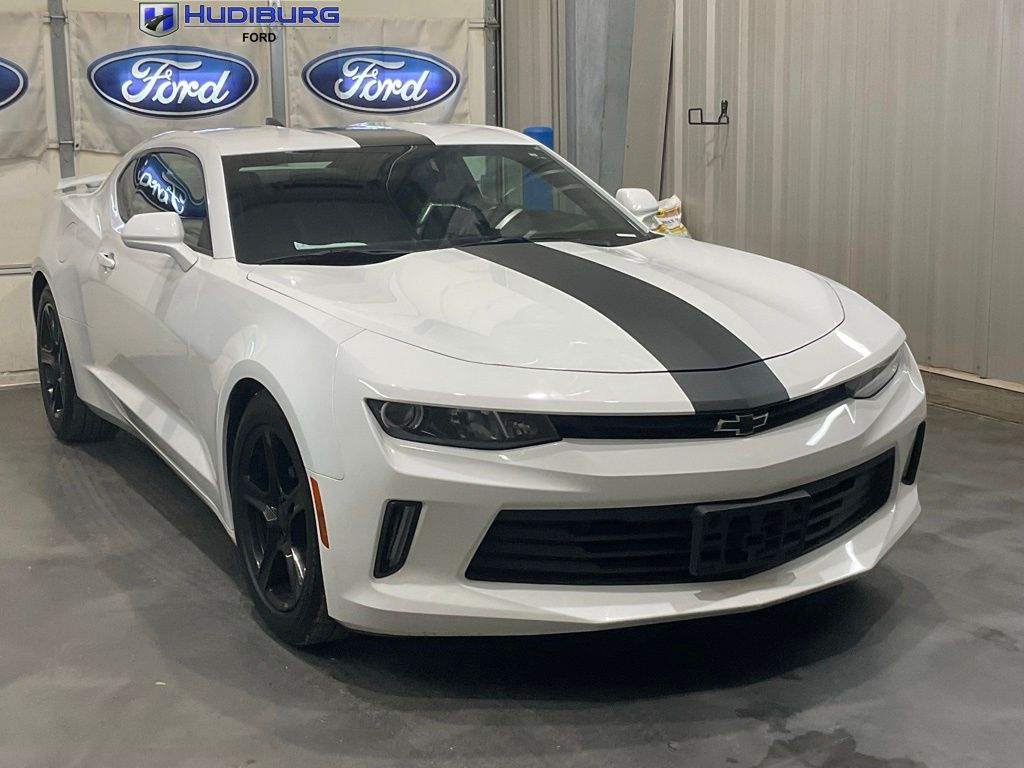 Summit White 2017 Chevrolet Camaro Coupe Rear-Wheel Drive 8-Speed Automatic