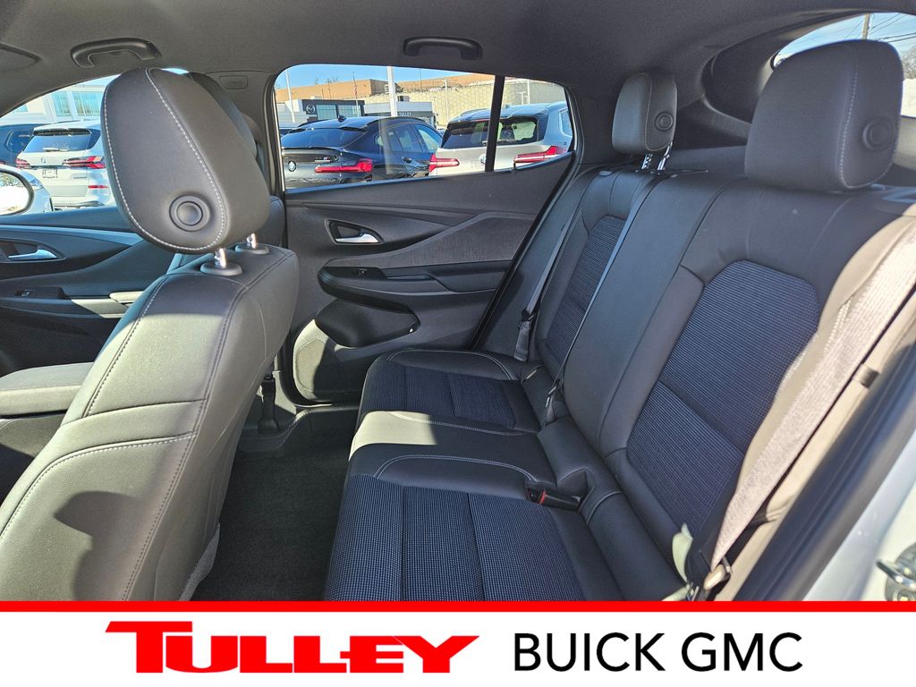 Summit White 2024 Buick Envista Preferred FWD SUV / Crossover Front-Wheel Drive 6-Speed Automatic