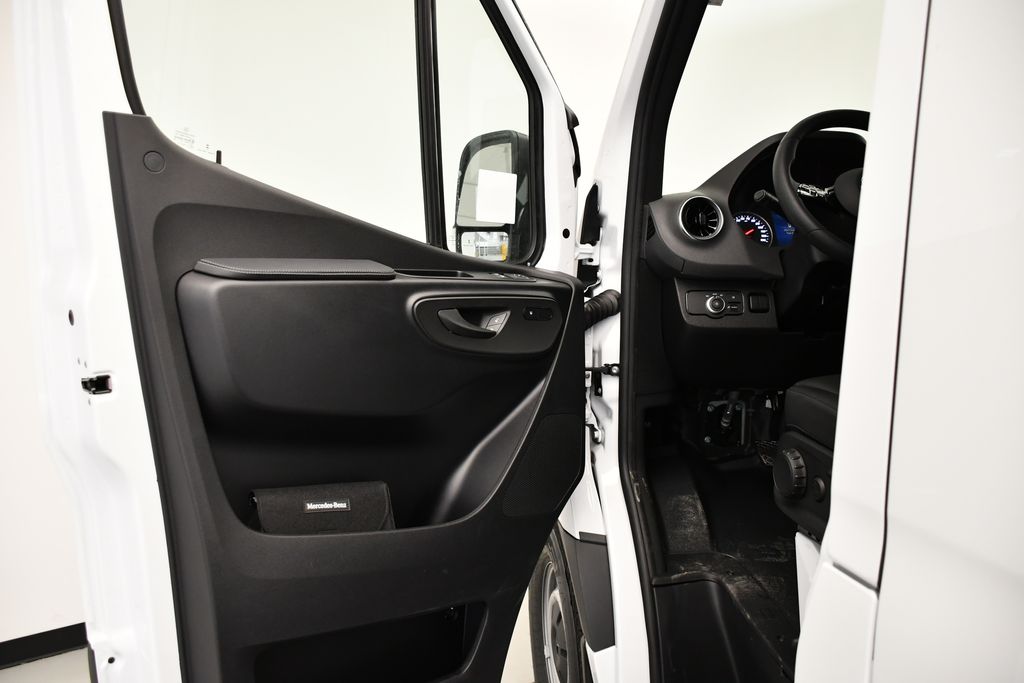 Thumbnail: 2026 Mercedes-Benz Sprinter - 22