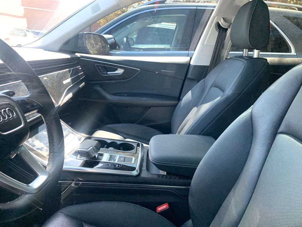 Thumbnail: 2023 Audi Q8 - 4