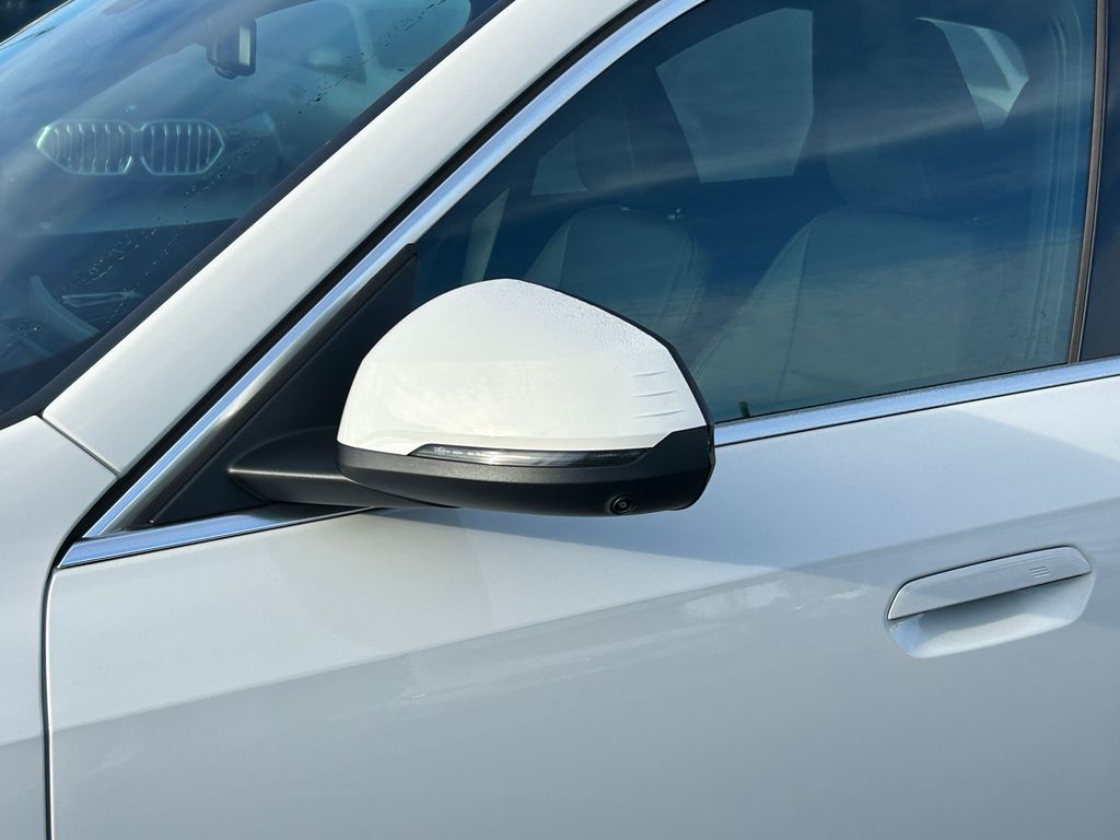 Thumbnail: 2025 BMW X1 - 10