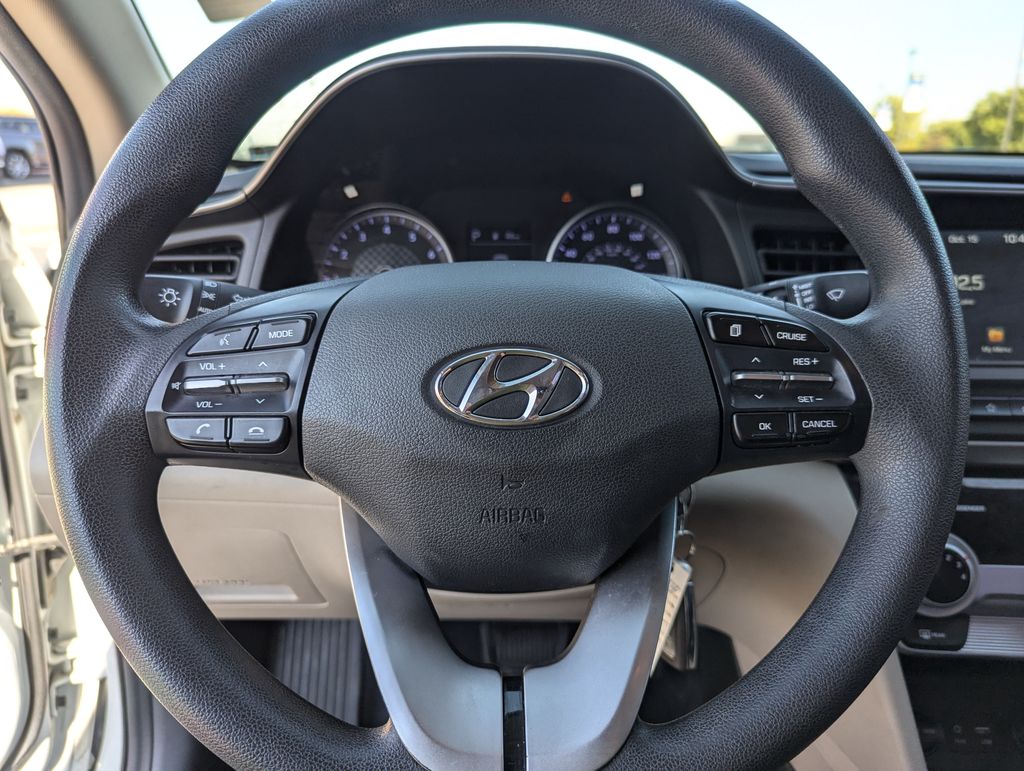 2019 Hyundai Elantra SEL 17