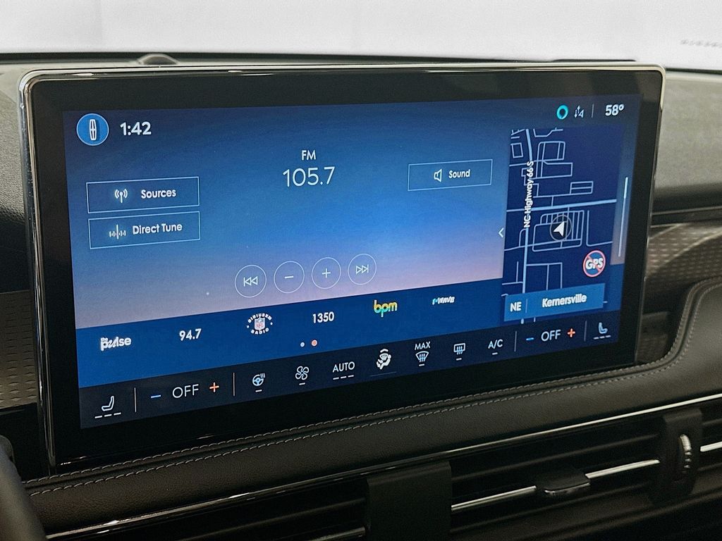 Used 2023 Gray Lincoln Grand Touring image 17