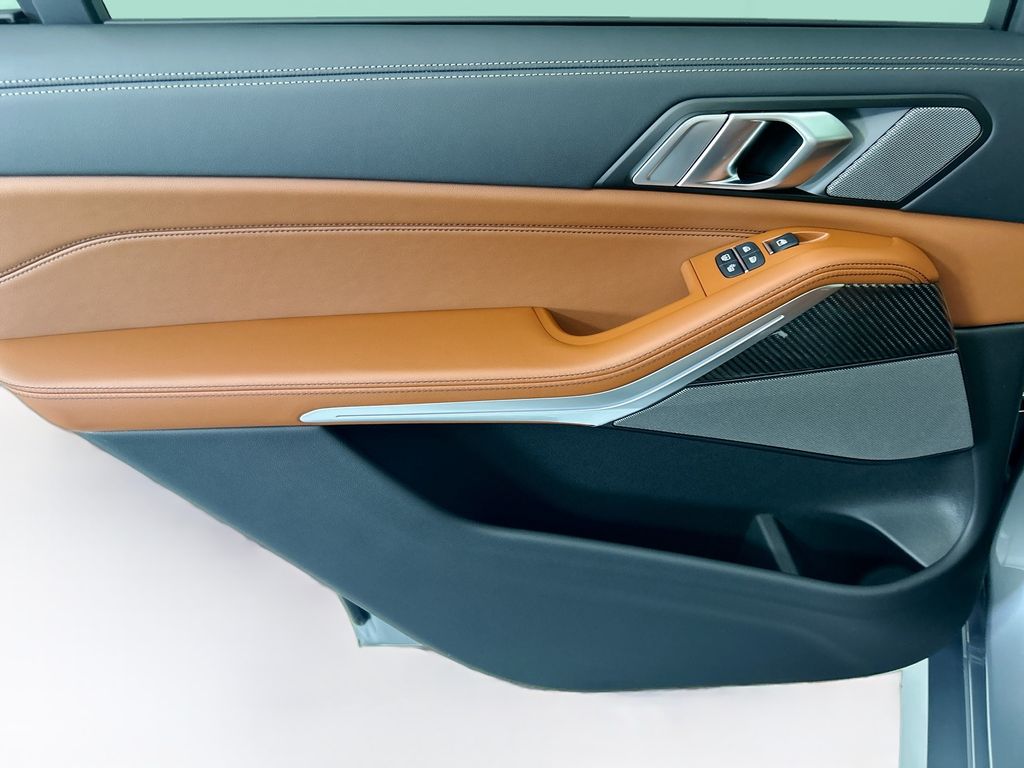 Thumbnail: 2027 BMW X7 - 25