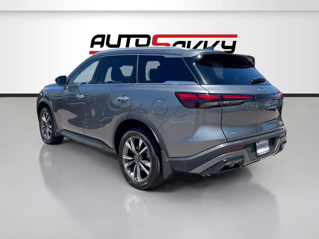 Used 2025 Gray INFINITI LUXE image 5