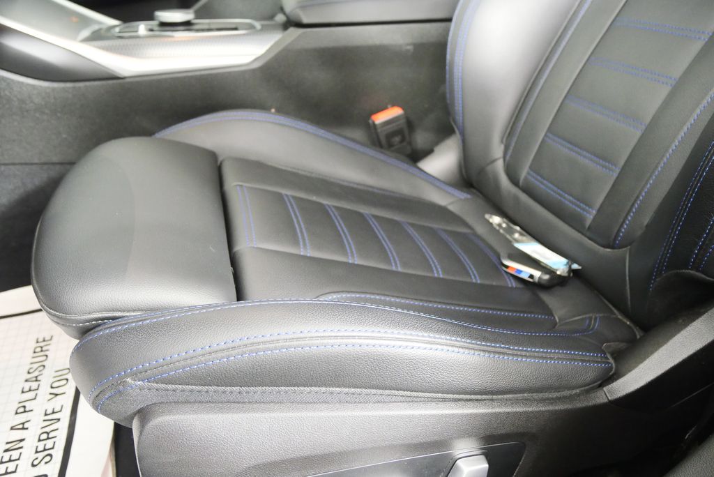 Thumbnail: 2023 BMW 3 Series - 10