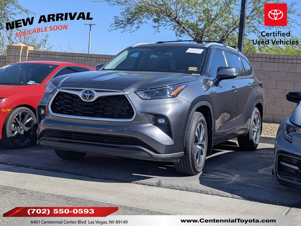 Magnetic Gray Metallic 2025 Toyota Highlander XLE FWD SUV / Crossover Front-Wheel Drive 8-Speed Automatic