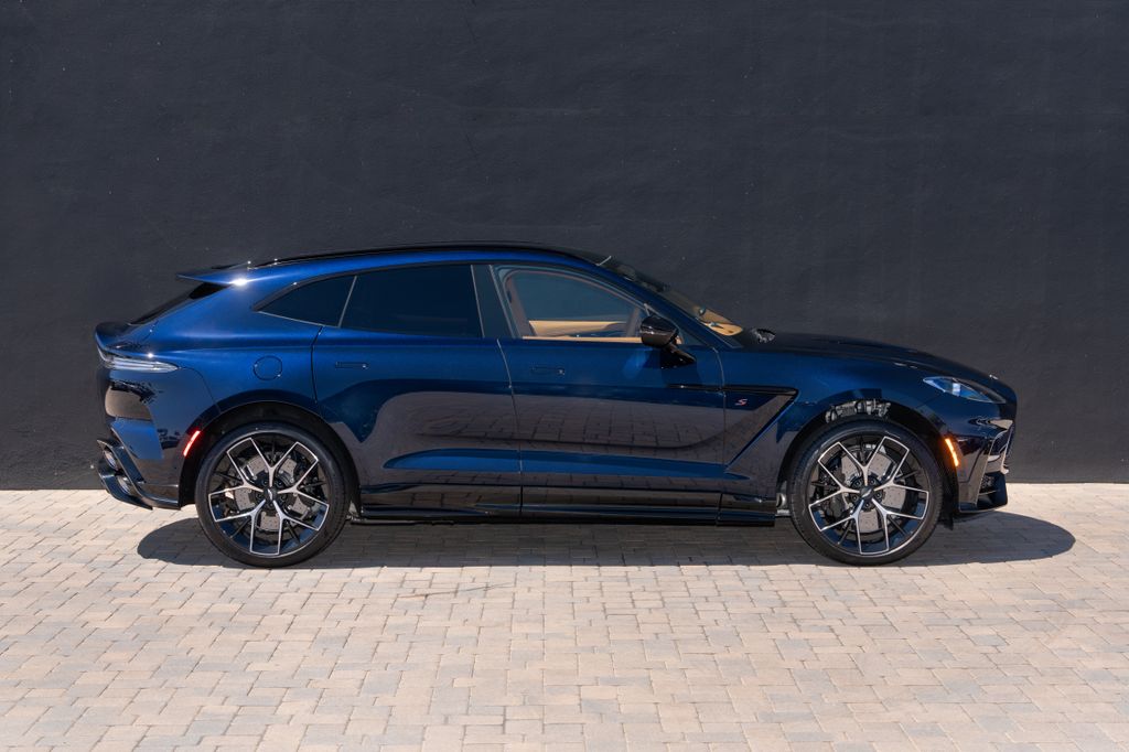 Aston Martin 2026 DBX S