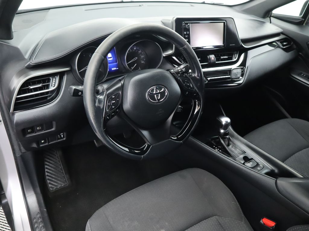 2018 Toyota C-HR XLE 9