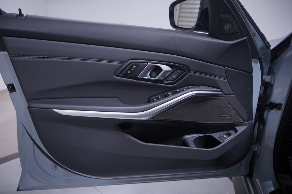 Thumbnail: 2025 BMW M3 - 16