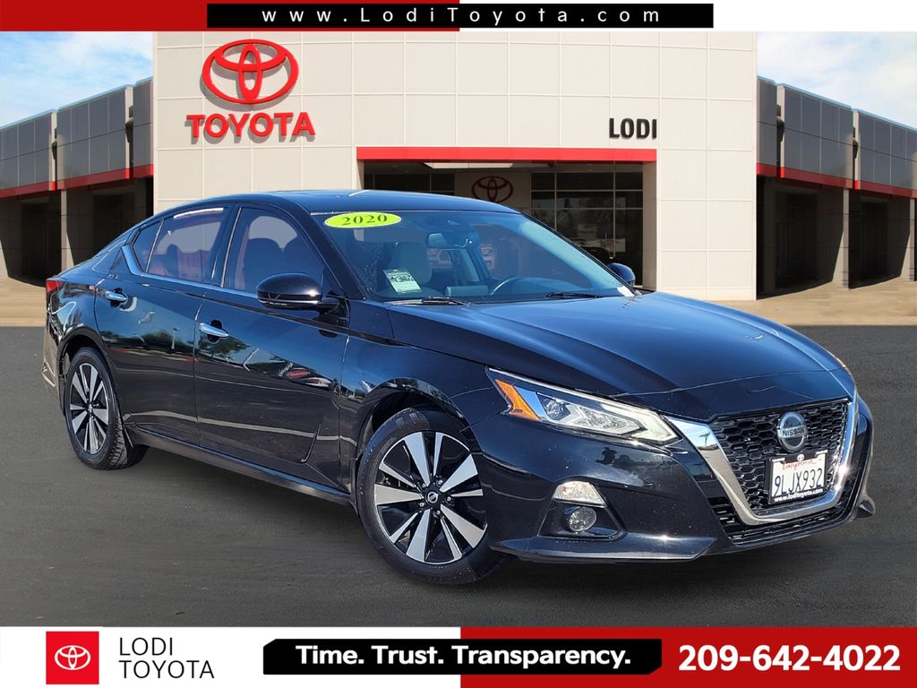 Super Black Clearcoat 2020 Nissan Altima 2.5 SV FWD Sedan Front-Wheel Drive Continuously Variable Transmission