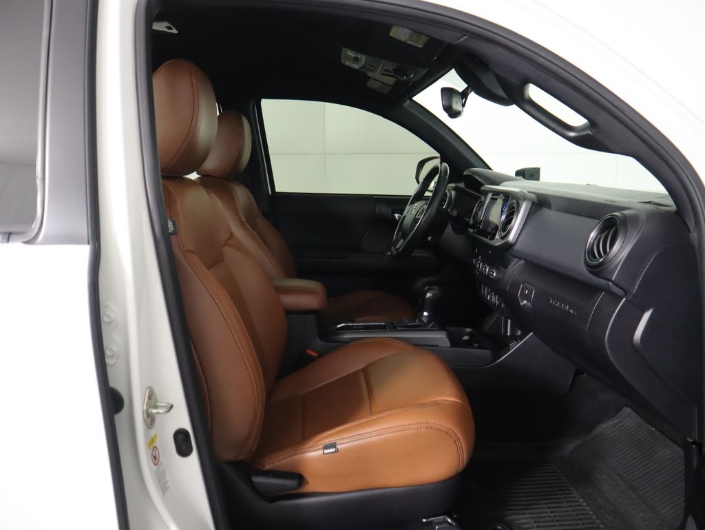 Thumbnail: 2019 Toyota Tacoma - 21