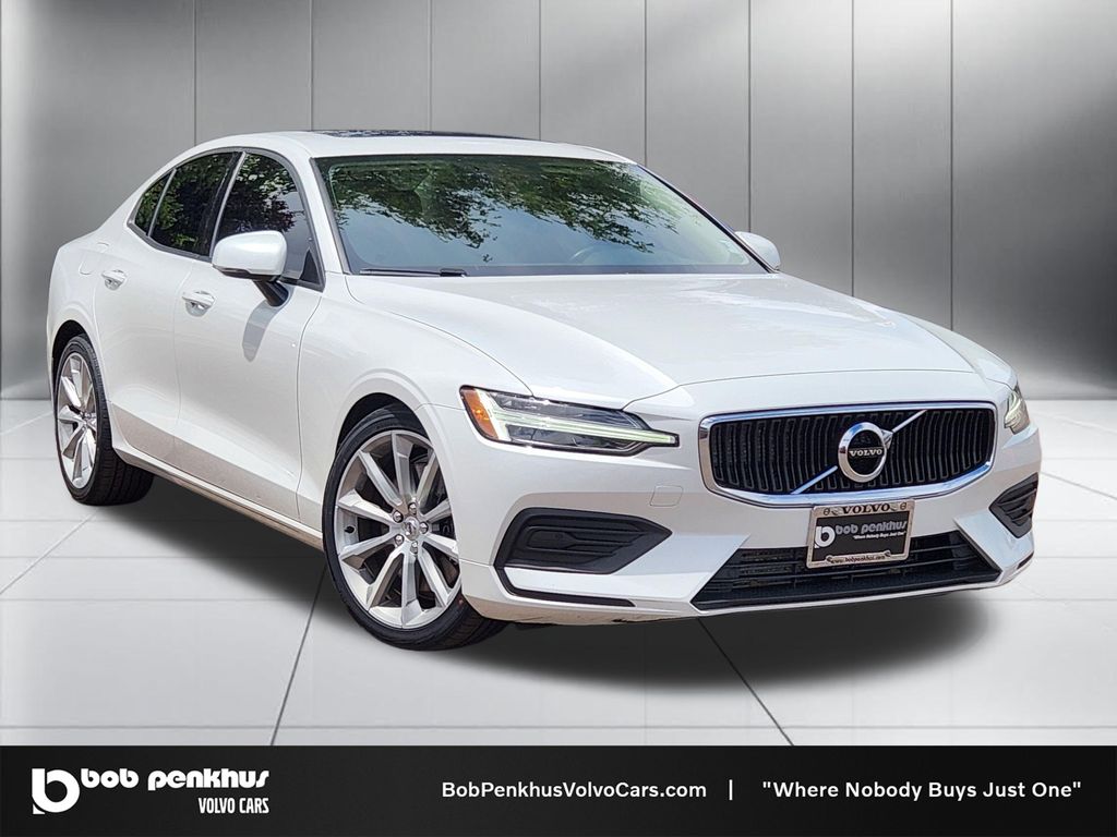 2020 Volvo S60 T6 Momentum