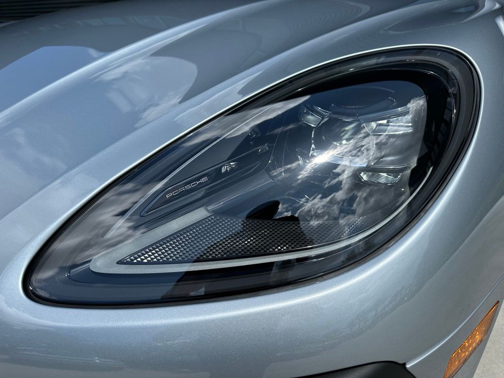 2025 Porsche Macan  13