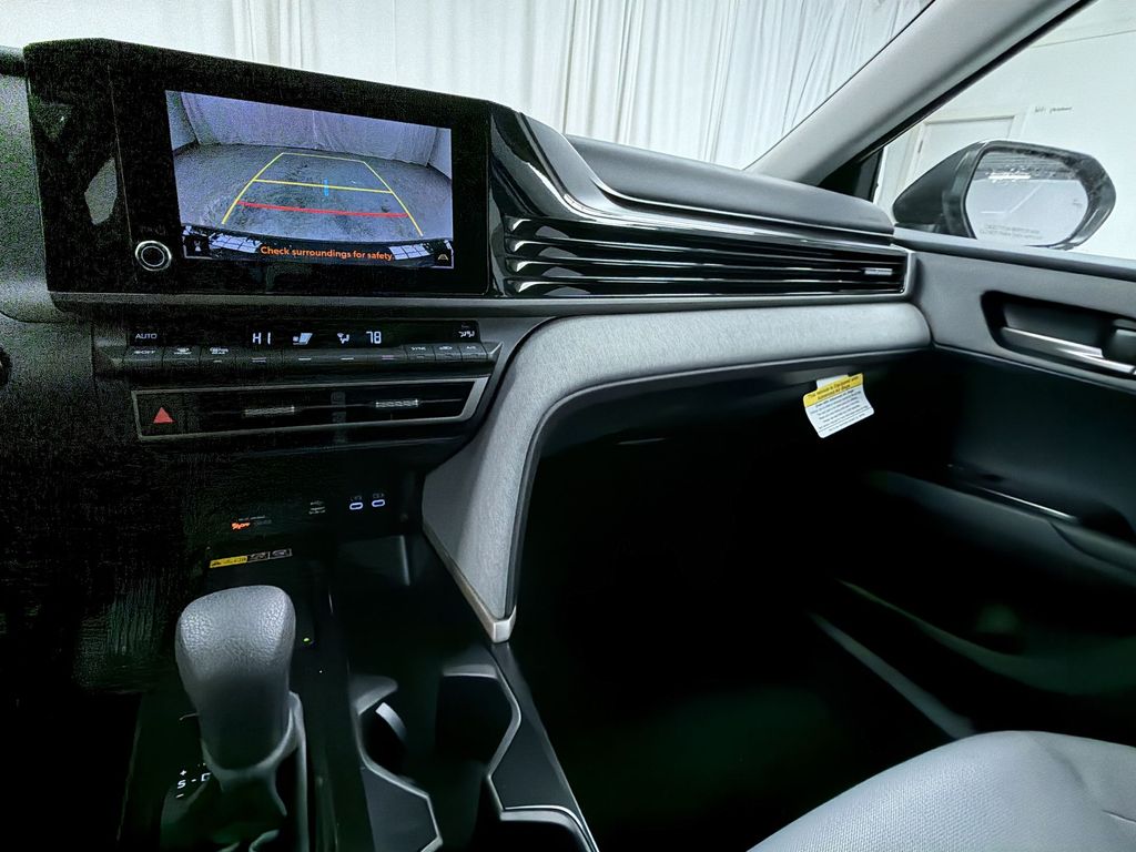 2026 Toyota Camry LE - Photo 21