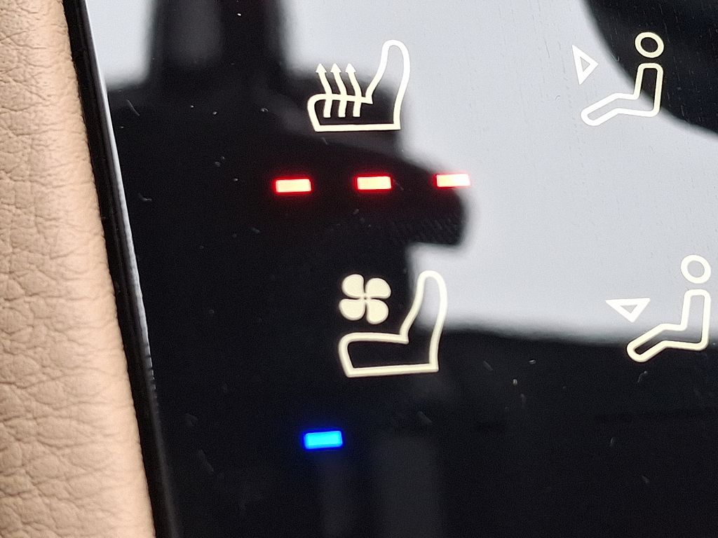 Thumbnail: 2026 Porsche Macan - 24