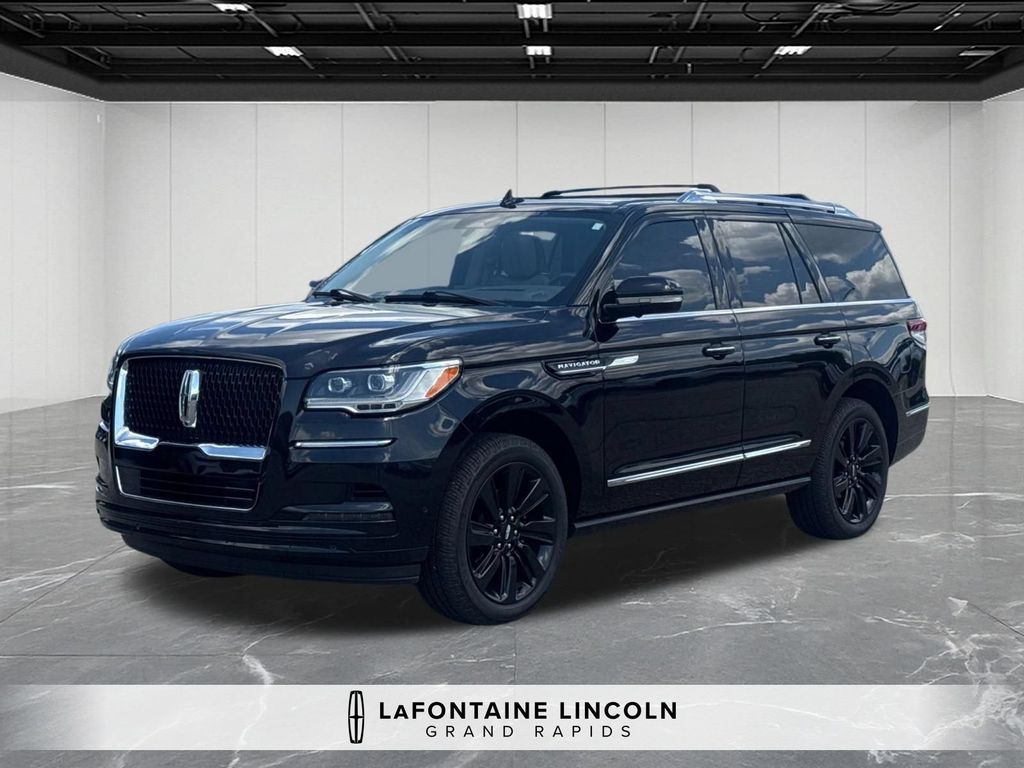Infinite Black Metallic Clearcoat 2022 Lincoln Navigator SUV / Crossover Four-Wheel Drive Automatic