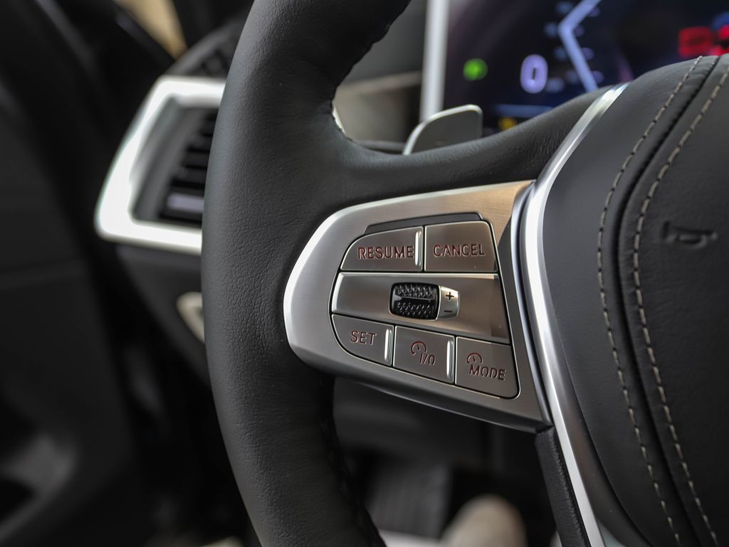 Thumbnail: 2026 BMW X7 - 13