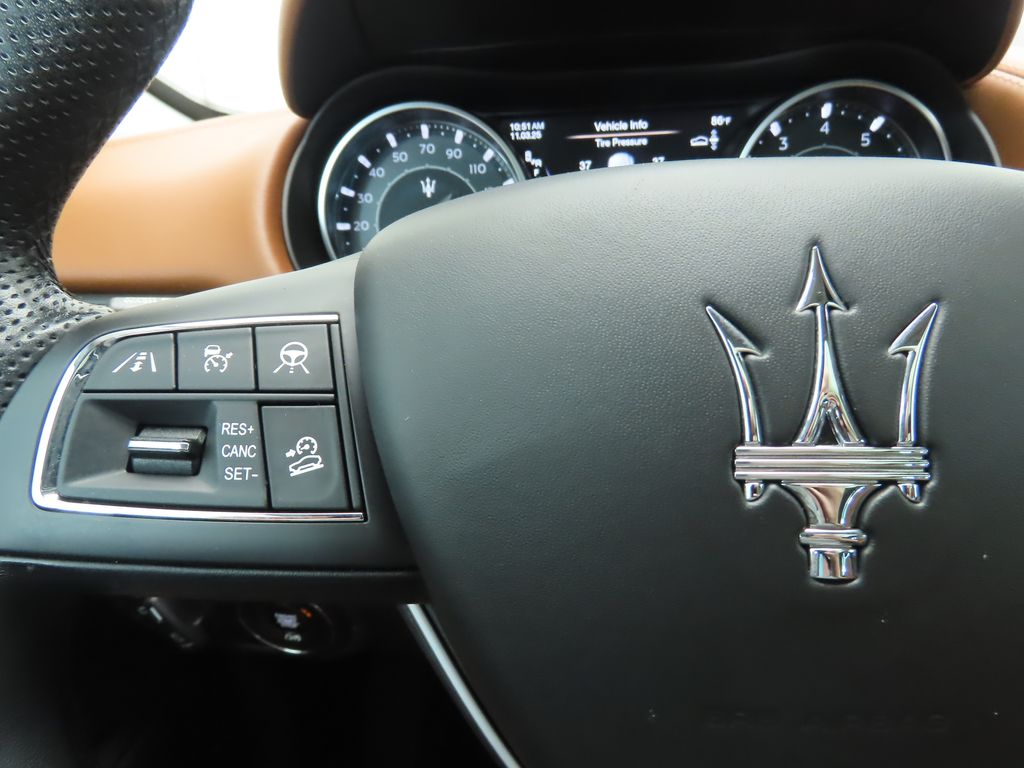 Thumbnail: 2022 Maserati Levante - 11