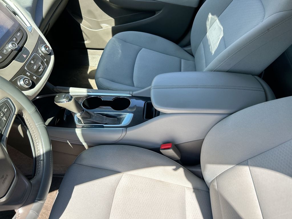 Thumbnail: 2018 Chevrolet Malibu - 27