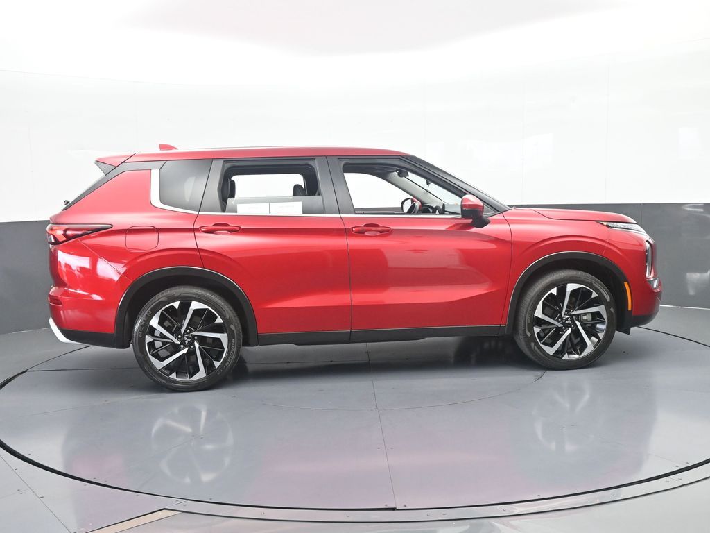 Used 2024 Red Mitsubishi SE Black Edition image 7
