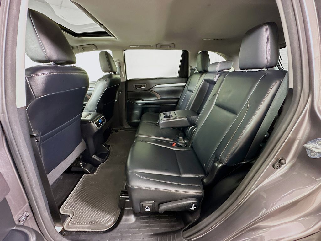 2015 Toyota Highlander XLE 25