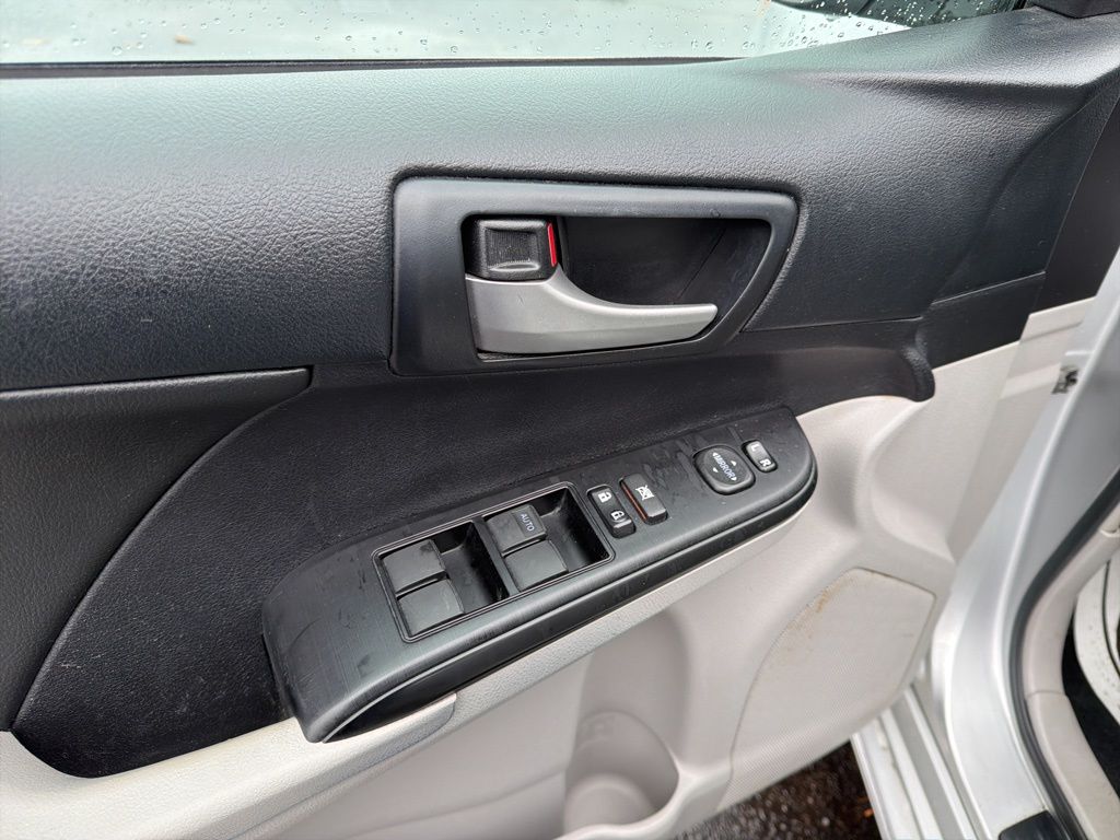 Thumbnail: 2014 Toyota Camry - 27