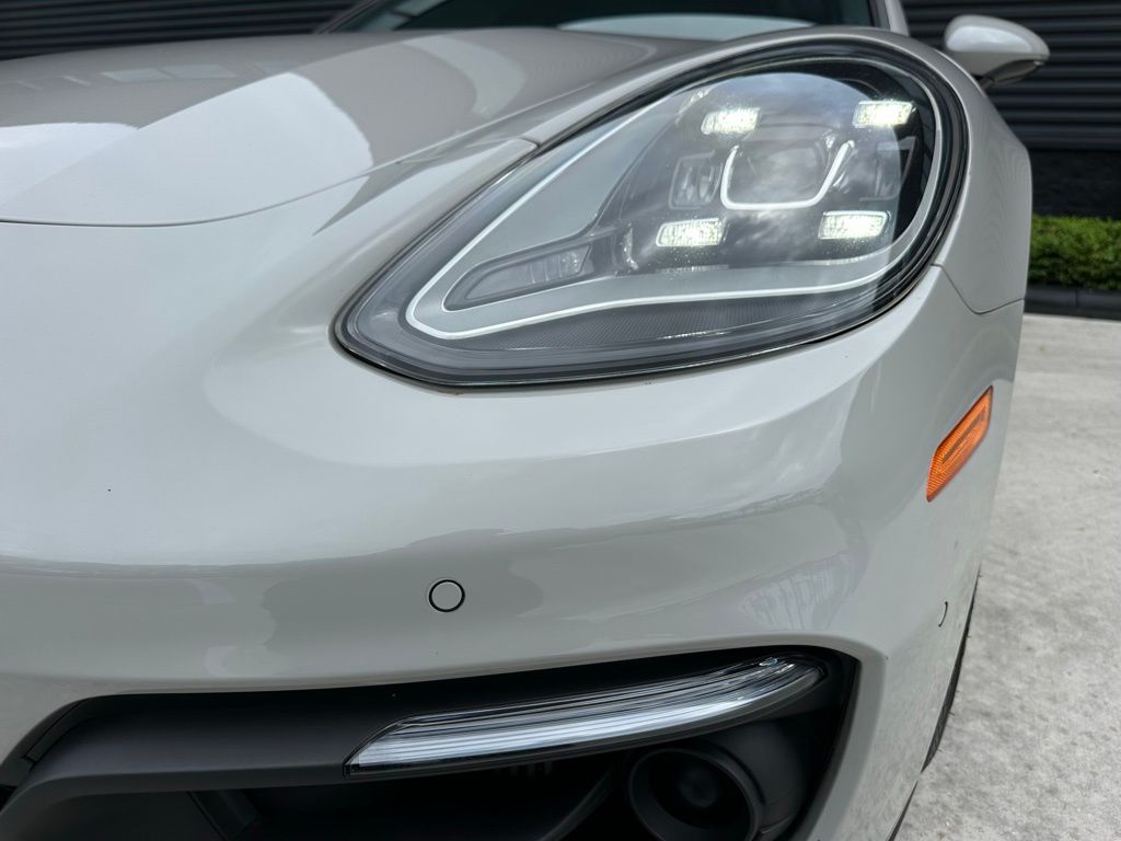 Thumbnail: 2023 Porsche Panamera - 9