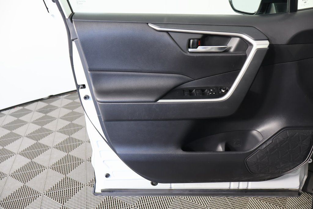 Thumbnail: 2019 Toyota RAV4 - 12