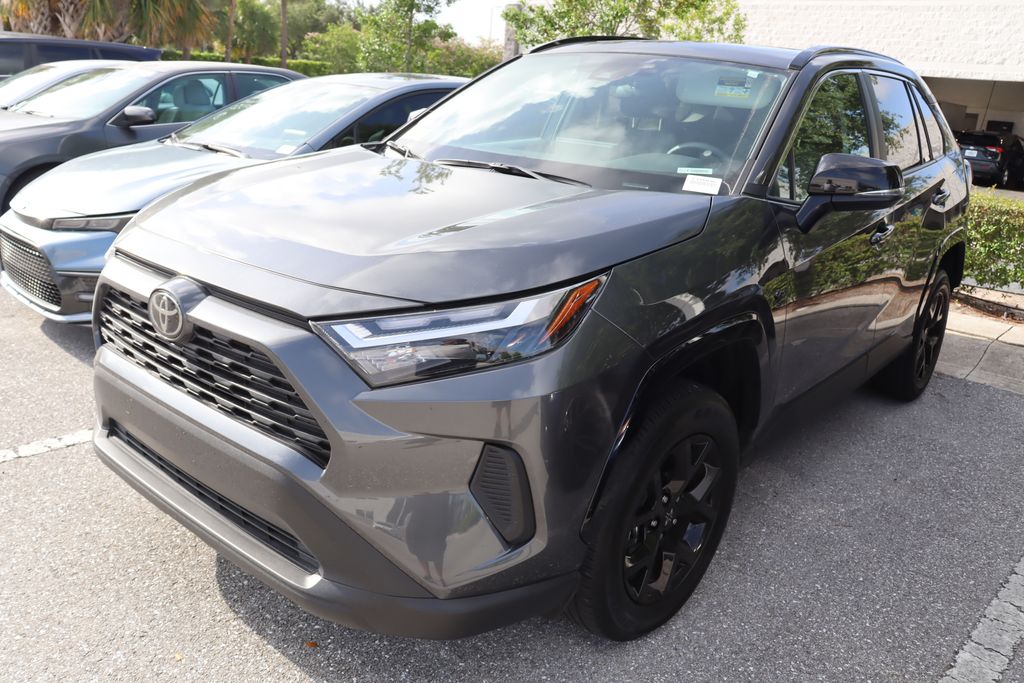 2023 Toyota RAV4 XLE 2