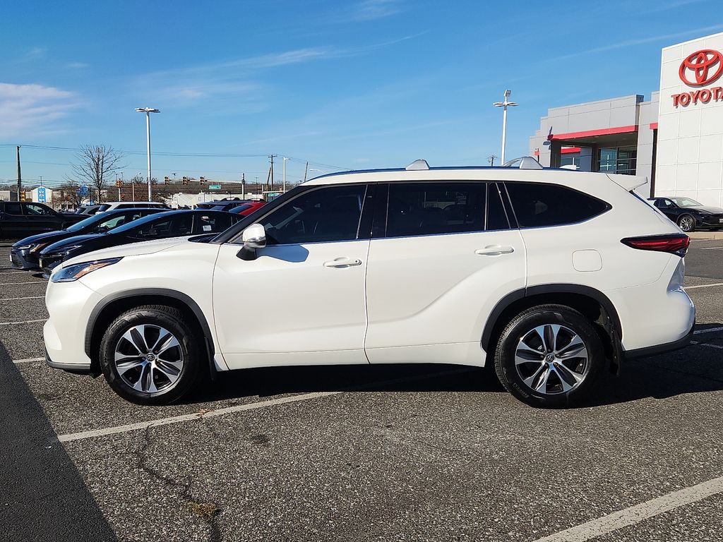 Thumbnail: 2021 Toyota Highlander - 7