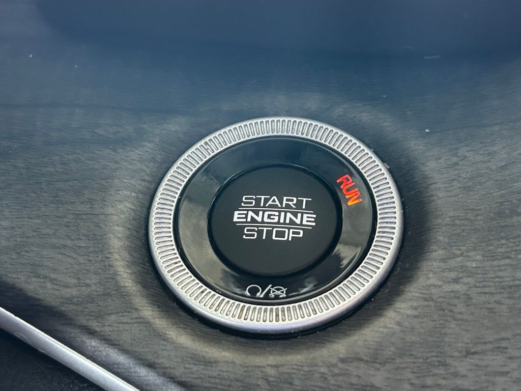 Used 2023 Diamond Black Crystal Pearlcoat Jeep Limited image 52