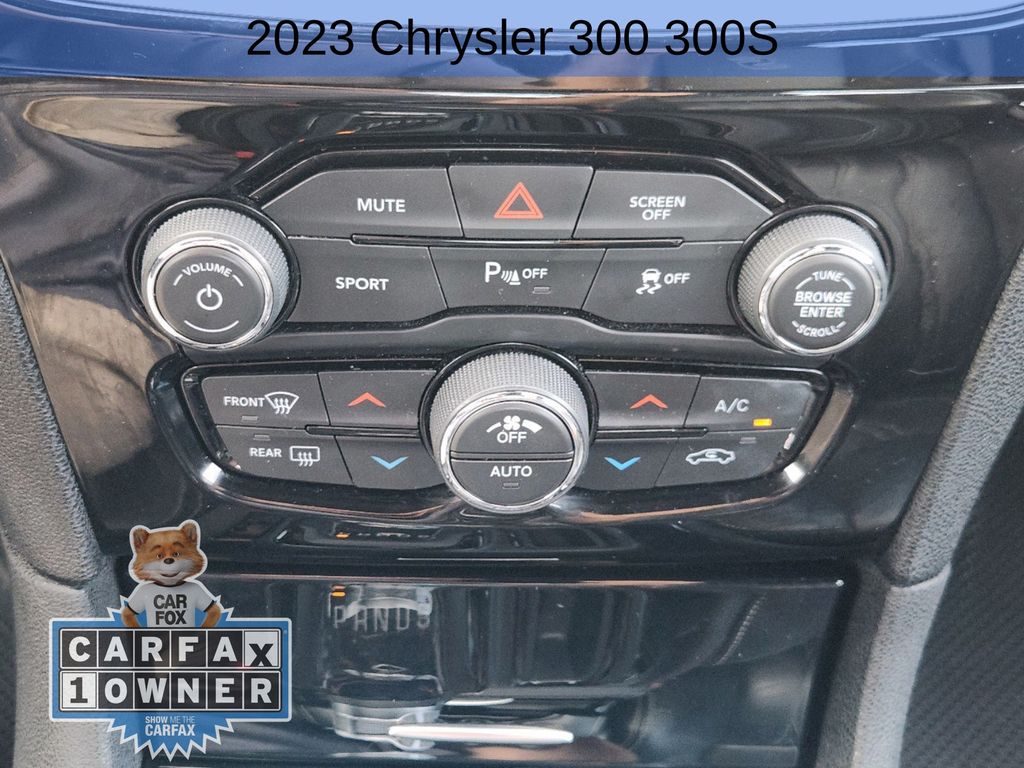 2023 Chrysler 300 S 19