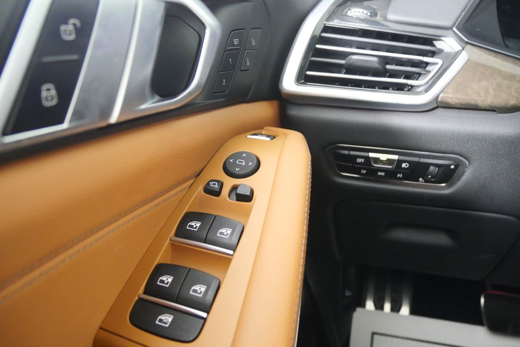 Thumbnail: 2022 BMW X5 - 21