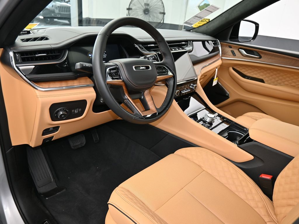 New 2025 Silver Zynith Jeep Summit image 10