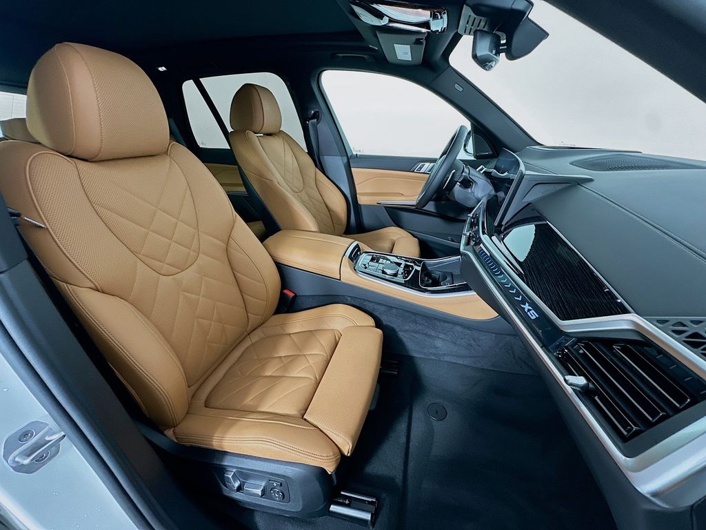 Thumbnail: 2025 BMW X5 - 29