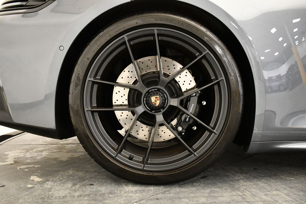 Thumbnail: 2025 Porsche 911 - 25