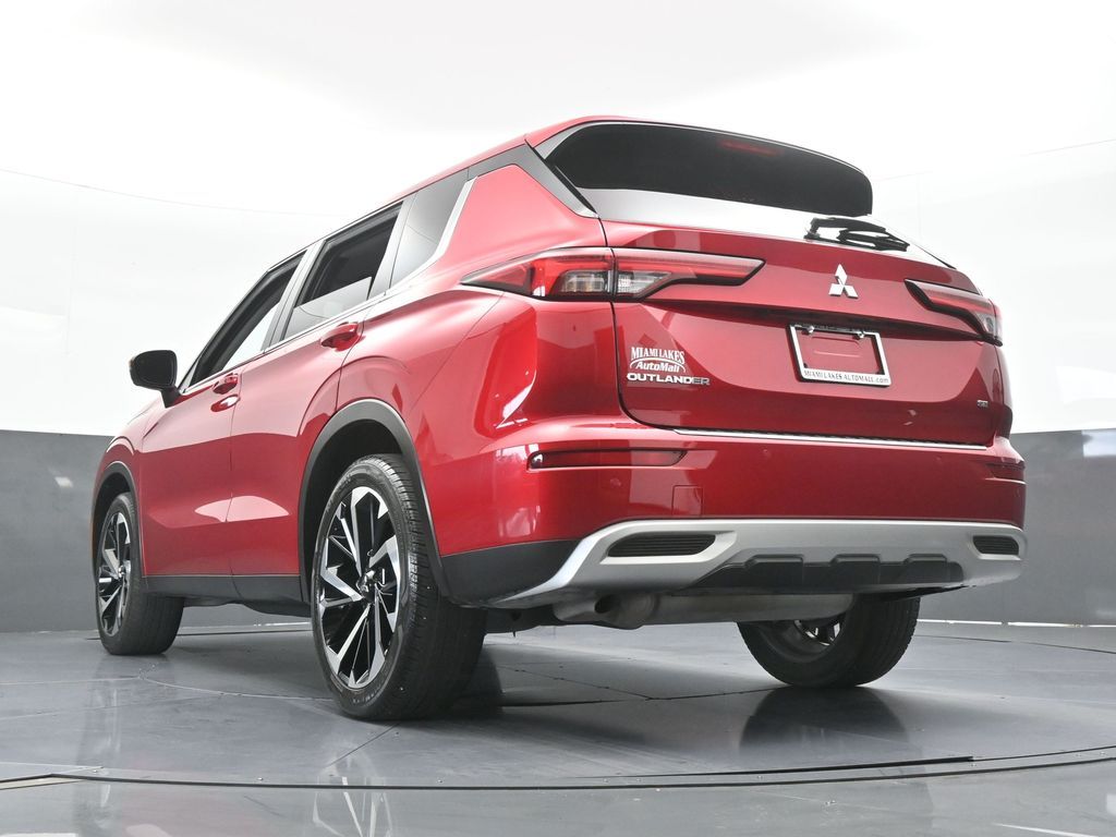 Used 2024 Red Mitsubishi SE Black Edition image 53