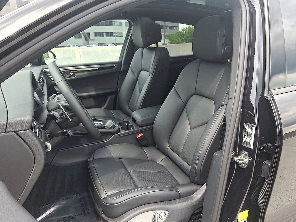 Thumbnail: 2026 Porsche Macan - 15