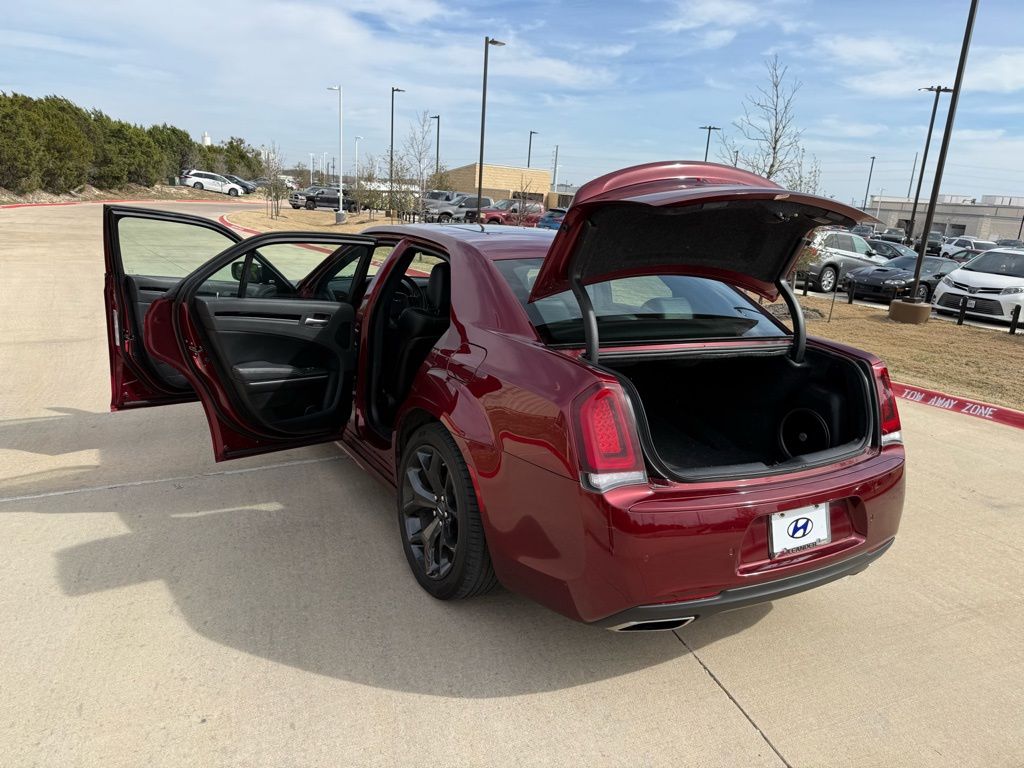 Thumbnail: 2023 Chrysler 300 - 24