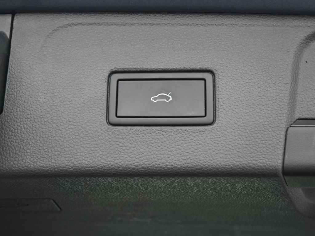 Used 2021 Gray Volkswagen 3.6L V6 SE w/Technology image 36