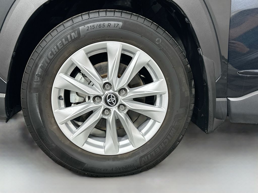 2023 Toyota Corolla Cross LE 31