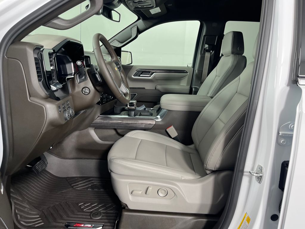 Thumbnail: 2026 Chevrolet Silverado 1500 - 22