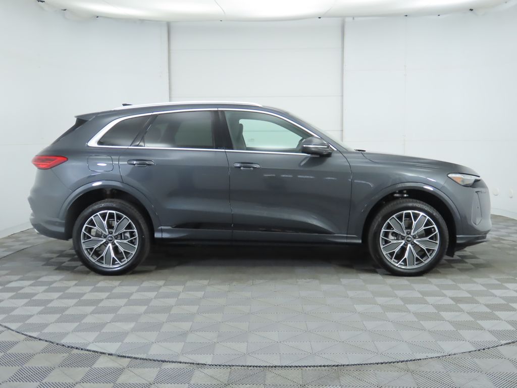 Thumbnail: 2025 Audi Q5 - 4