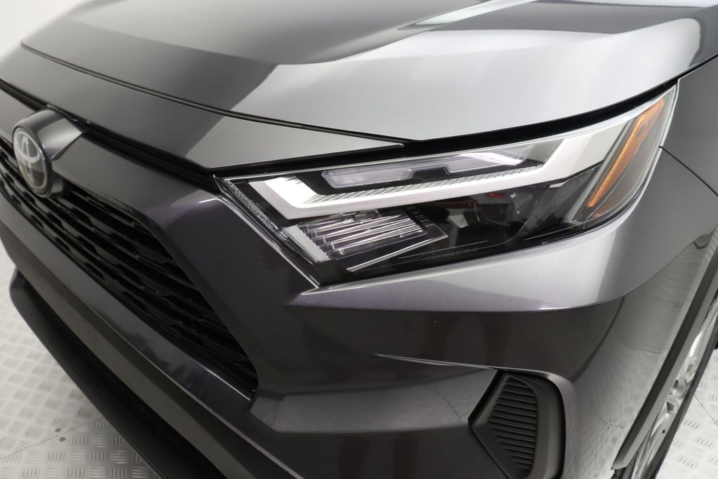 2024 Toyota RAV4 XLE 3