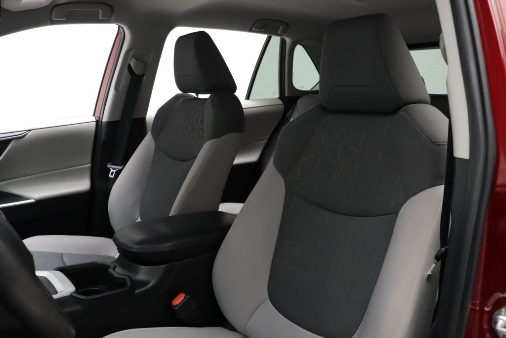 2022 Toyota RAV4 XLE 13
