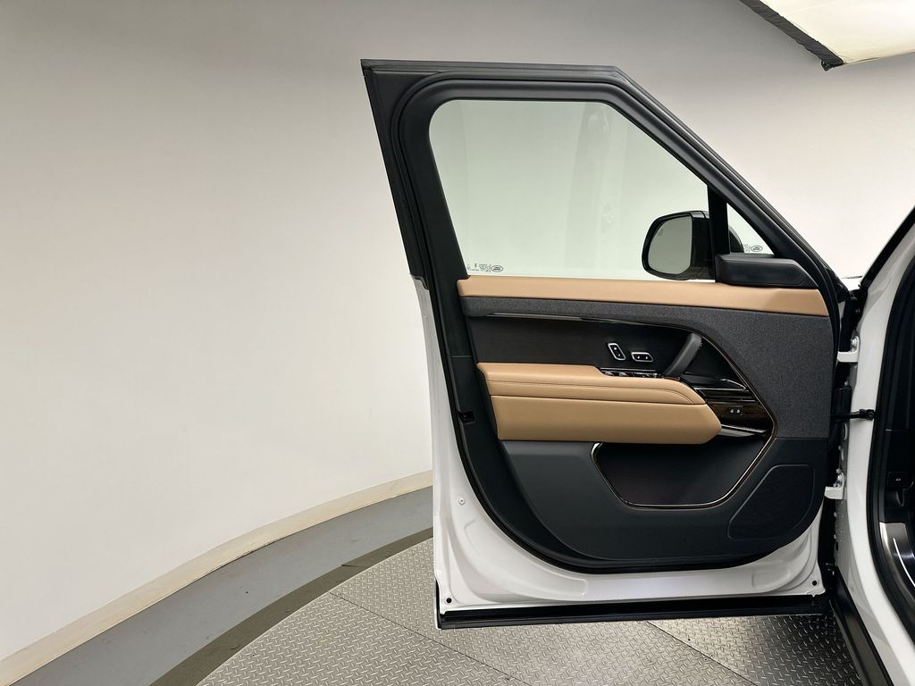 Thumbnail: 2026 Land Rover Range Rover Sport - 9