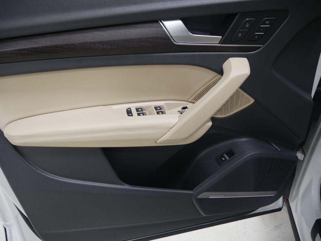 Thumbnail: 2020 Audi Q5 - 16