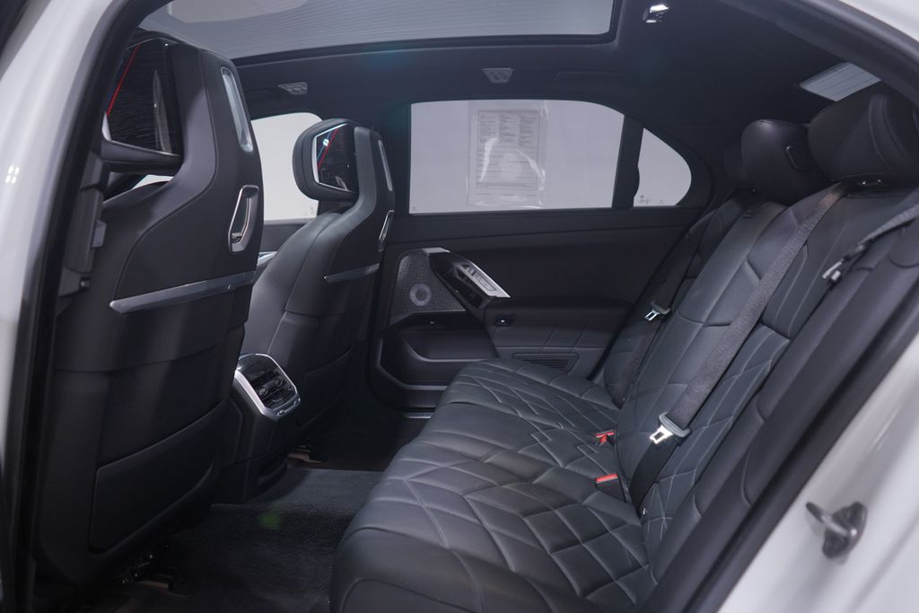 2024 BMW i7 eDrive50 9
