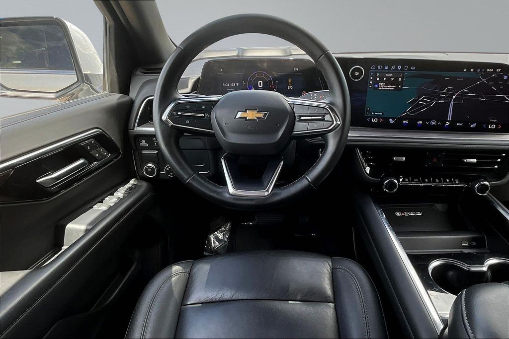 2025 Chevrolet Suburban LT - 8